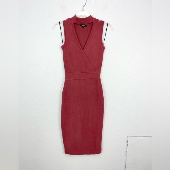 XOXO Dusty Rose Ribbed Knit Short Bodycon V-Neck Party Dress with Choker Collar - Picture 2 of 8
